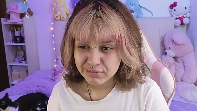 Snapshot of NekoWaifu chatting on 4, 5, 2026 NekoWaifu online show from 4, 5, 2026