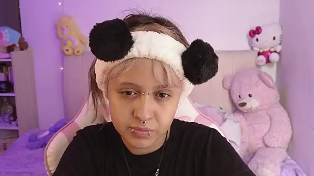 Snapshot of NekoWaifu chatting on 14, 5, 2026 NekoWaifu online show from 14, 5, 2026