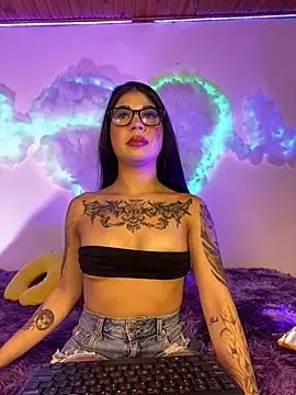 Snapshot of -Dannii- chatting on 9, 10, 2025 -Dannii- online show from 9, 10, 2025
