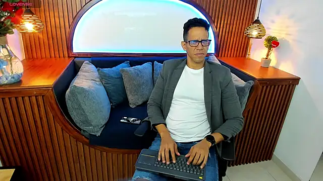 Snapshot of JacobDraven chatting on 8, 11, 2025 JacobDraven online show from 8, 11, 2025