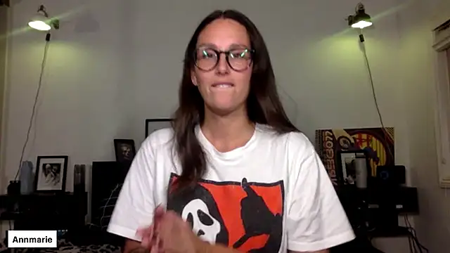 Snapshot of annmarieferrara chatting on 8, 10, 2025 annmarieferrara online show from 8, 10, 2025