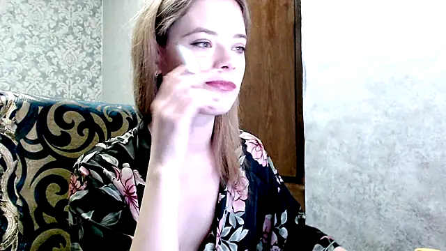 Kate  Loves online show from 10, 10, 2025