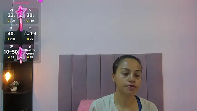 HoollyHendrix online show from 17, 10, 2025