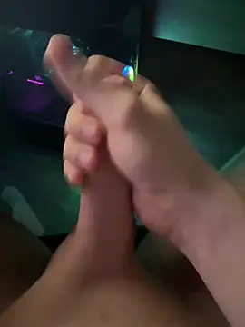 Snapshot of jstntz chatting on 6, 4, 2026 jstntz online show from 6, 4, 2026