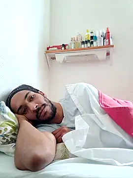 Snapshot of Mikaaa97 chatting on 14, 12, 2025 Mikaaa97 online show from 14, 12, 2025