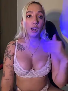 Snapshot of Isa_klein chatting on 5, 10, 2025 Isa klein online show from 5, 10, 2025