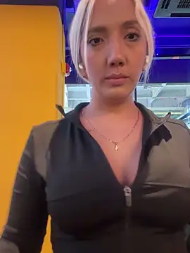 Snapshot of Isa_klein chatting on 8, 10, 2025 Isa klein online show from 8, 10, 2025