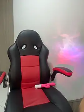 Snapshot of Isa_klein chatting on 5, 11, 2025 Isa klein online show from 5, 11, 2025