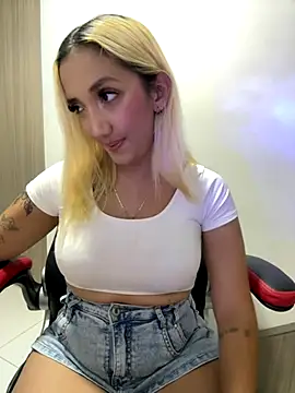 Snapshot of Isa_klein chatting on 17, 11, 2025 Isa klein online show from 17, 11, 2025