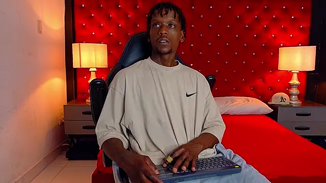 Snapshot of SkylerBigxxx chatting on 19, 9, 2025 SkylerBigxxx online show from 19, 9, 2025