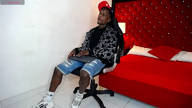 Snapshot of SkylerBigxxx chatting on 22, 9, 2025 SkylerBigxxx online show from 22, 9, 2025