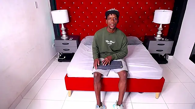 Snapshot of SkylerBigxxx chatting on 18, 10, 2025 SkylerBigxxx online show from 18, 10, 2025