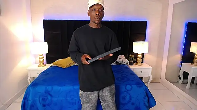 Snapshot of SkylerBigxxx chatting on 16, 4, 2026 SkylerBigxxx online show from 16, 4, 2026