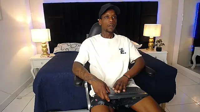 Snapshot of SkylerBigxxx chatting on 26, 5, 2026 SkylerBigxxx online show from 26, 5, 2026