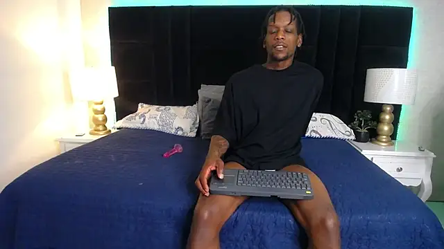 Snapshot of SkylerBigxxx chatting on 5, 6, 2026 SkylerBigxxx online show from 5, 6, 2026