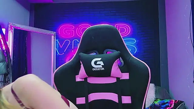 Snapshot of CoraVex chatting on 3, 2, 2026 CoraVex online show from 3, 2, 2026