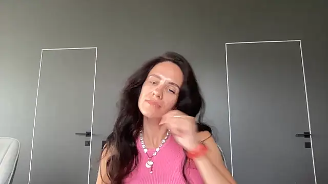 Snapshot of Omelvia chatting on 4, 8, 2026 Omelvia online show from 4, 8, 2026