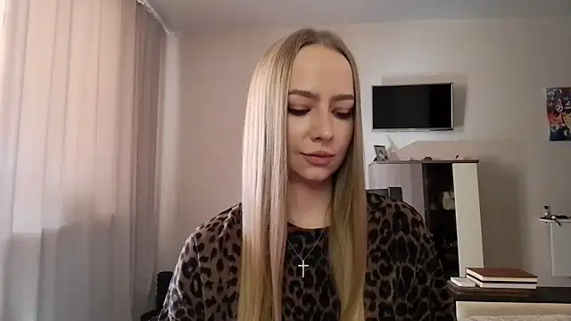 MissOyee online show from 17, 9, 2025