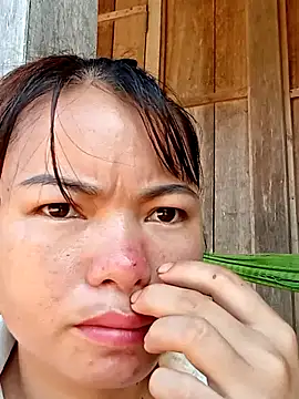 emly-xinh18 online show from 20, 10, 2025