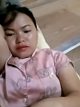 emly-xinh18 online show from 31, 10, 2025