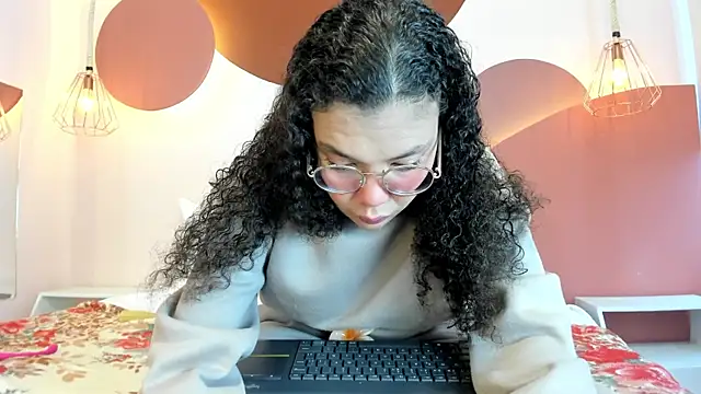 SweetStarr  online show from 30, 9, 2025