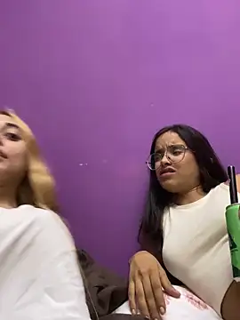 Snapshot of loirinhaaa chatting on 5, 3, 2026 loirinhaaa online show from 5, 3, 2026