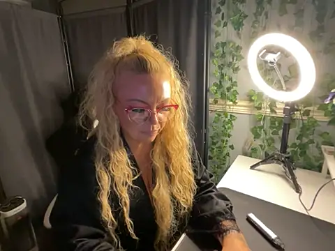 BonnyDesire online show from 25, 3, 2026