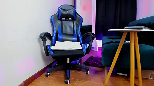 Charliejones  online show from 30, 10, 2025