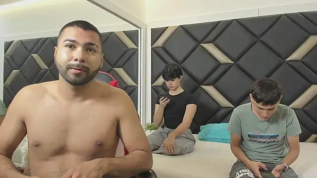 Hot Threesomee online show from 3, 12, 2025