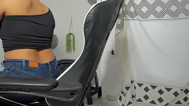 Snapshot of Dakota_x18 chatting on 27, 10, 2025 Dakota x18 online show from 27, 10, 2025