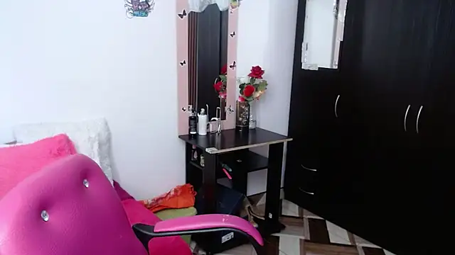 camilavargas  online show from 2, 10, 2025