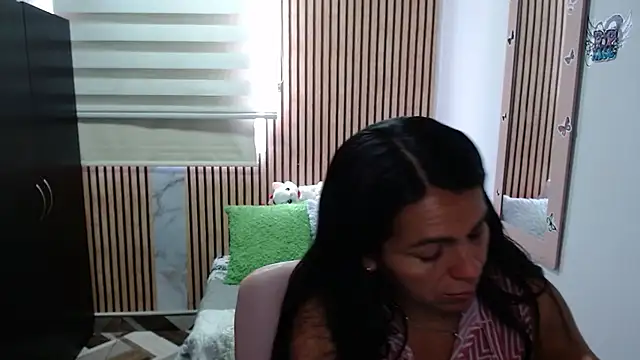 Snapshot of camilavargas_ chatting on 21, 4, 2026 camilavargas online show from 21, 4, 2026