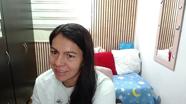 Snapshot of camilavargas_ chatting on 9, 6, 2026 camilavargas online show from 9, 6, 2026