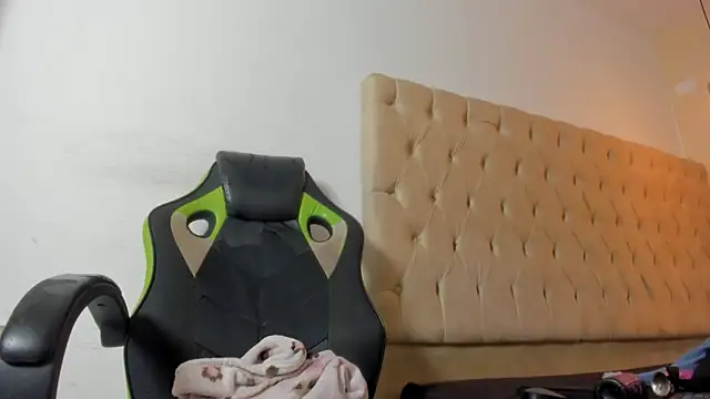 Snapshot of Naomis_35 chatting on 14, 11, 2025 Naomis 35 online show from 14, 11, 2025