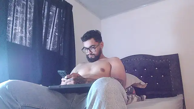 Chrys harris77 online show from 10, 4, 2026