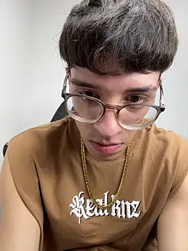 Snapshot of arthurdavies chatting on 4, 12, 2025 arthurdavies online show from 4, 12, 2025