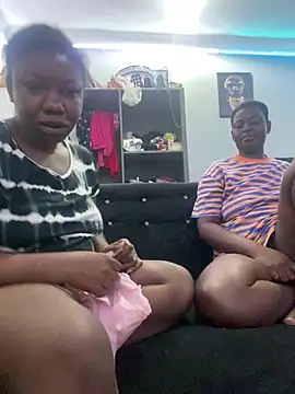 Snapshot of Daavikolovivi chatting on 18, 11, 2025 Daavikolovivi online show from 18, 11, 2025