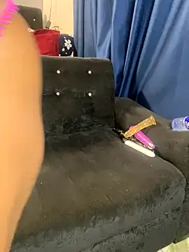 Snapshot of Daavikolovivi chatting on 3, 12, 2025 Daavikolovivi online show from 3, 12, 2025