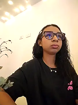 Suzanelee1 online show from 4, 10, 2025