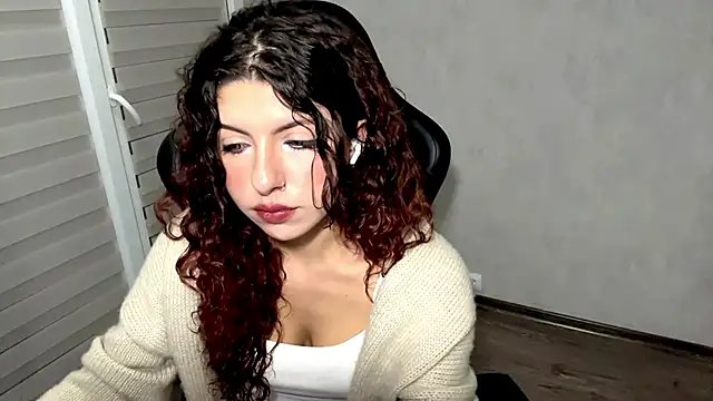 Snapshot of BabyJune18 chatting on 26, 9, 2025 BabyJune18 online show from 26, 9, 2025