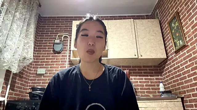 EmmaLeexth online show from 5, 11, 2025