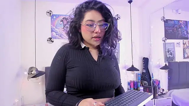 Snapshot of SabrinaV_ chatting on 4, 7, 2026 SabrinaV online show from 4, 7, 2026