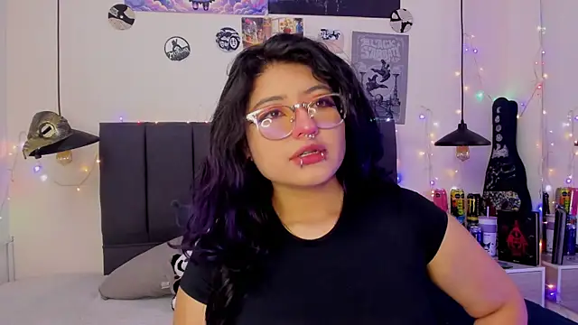 Snapshot of SabrinaV_ chatting on 8, 7, 2026 SabrinaV online show from 8, 7, 2026