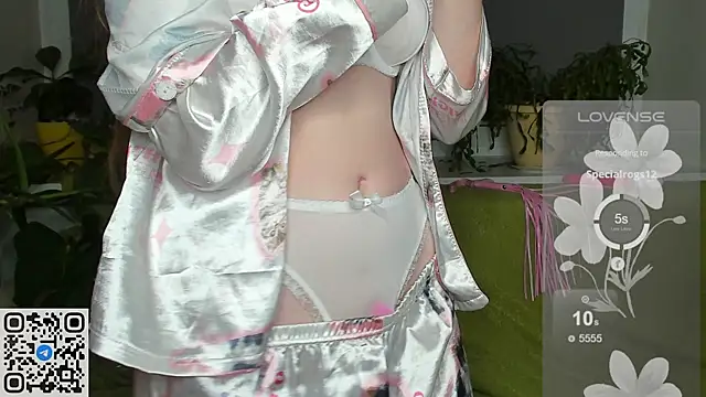 Snapshot of RitaSweety18 chatting on 12, 11, 2025 RitaSweety18 online show from 12, 11, 2025