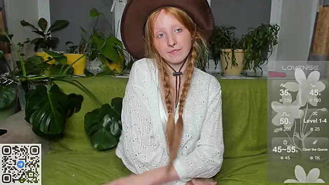 Snapshot of RitaSweety18 chatting on 16, 11, 2025 RitaSweety18 online show from 16, 11, 2025