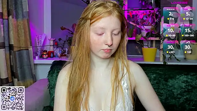 Snapshot of RitaSweety18 chatting on 28, 11, 2025 RitaSweety18 online show from 28, 11, 2025