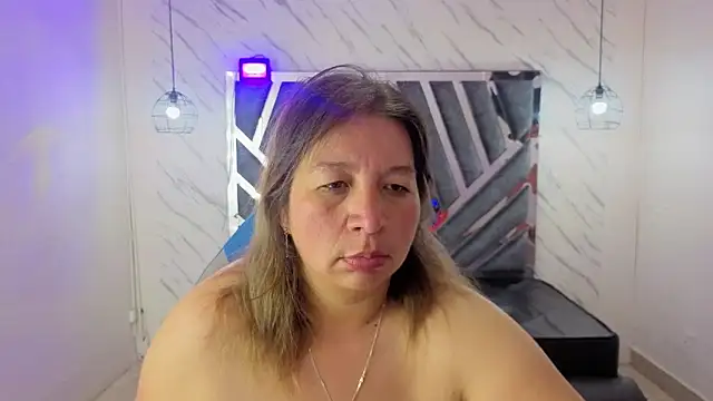 Snapshot of MaylinRosse_ chatting on 12, 5, 2026 MaylinRosse online show from 12, 5, 2026