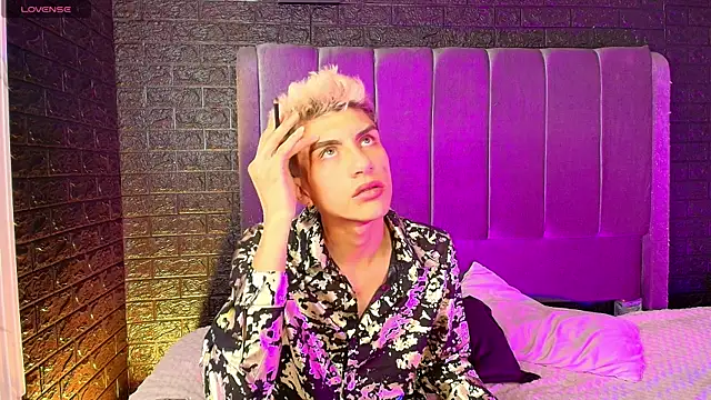 Snapshot of Erick_Velveth chatting on 7, 11, 2025 Erick Velveth online show from 7, 11, 2025