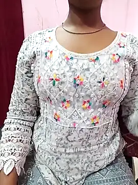 Snapshot of pari_rani7 chatting on 4, 4, 2026 pari rani7 online show from 4, 4, 2026