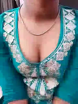 Snapshot of pari_rani7 chatting on 5, 4, 2026 pari rani7 online show from 5, 4, 2026